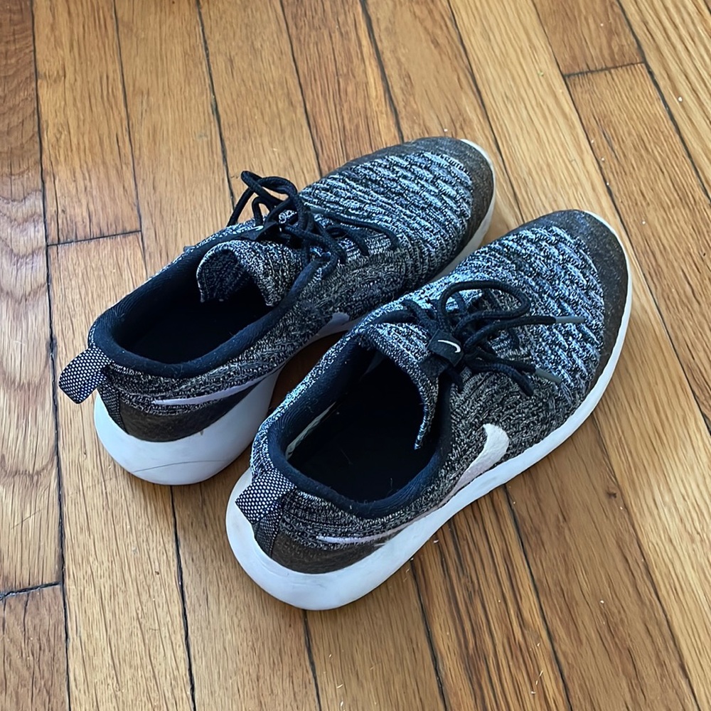 Grey Nike Roshe